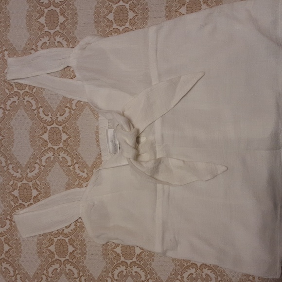 Soft Surroundings Tops - SOFT SURROUNDINGS - WHITE  Front Tie Keyhole Style Tank -  Size 17" Wide (L)
